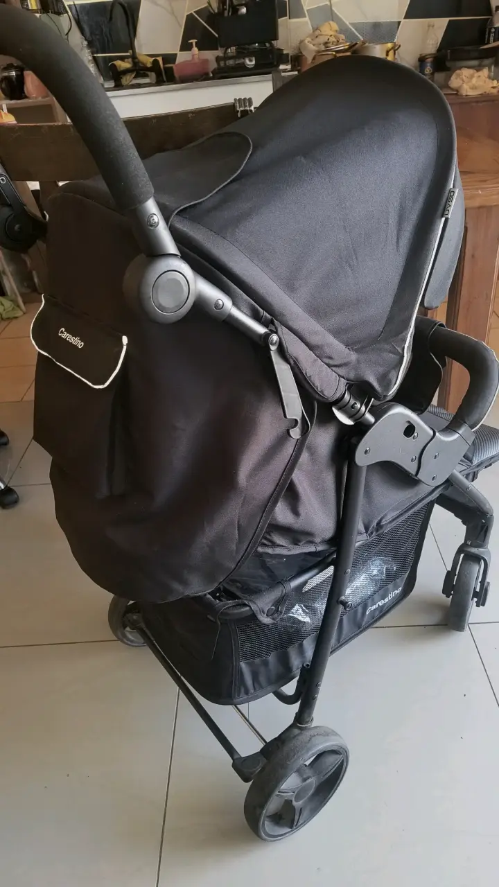 Coche de bebé Carestino negro con protector - 2