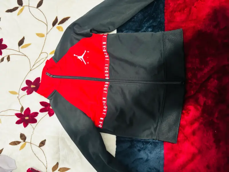 Conjunto deportivo Jordan para niños rojo y negro - 1