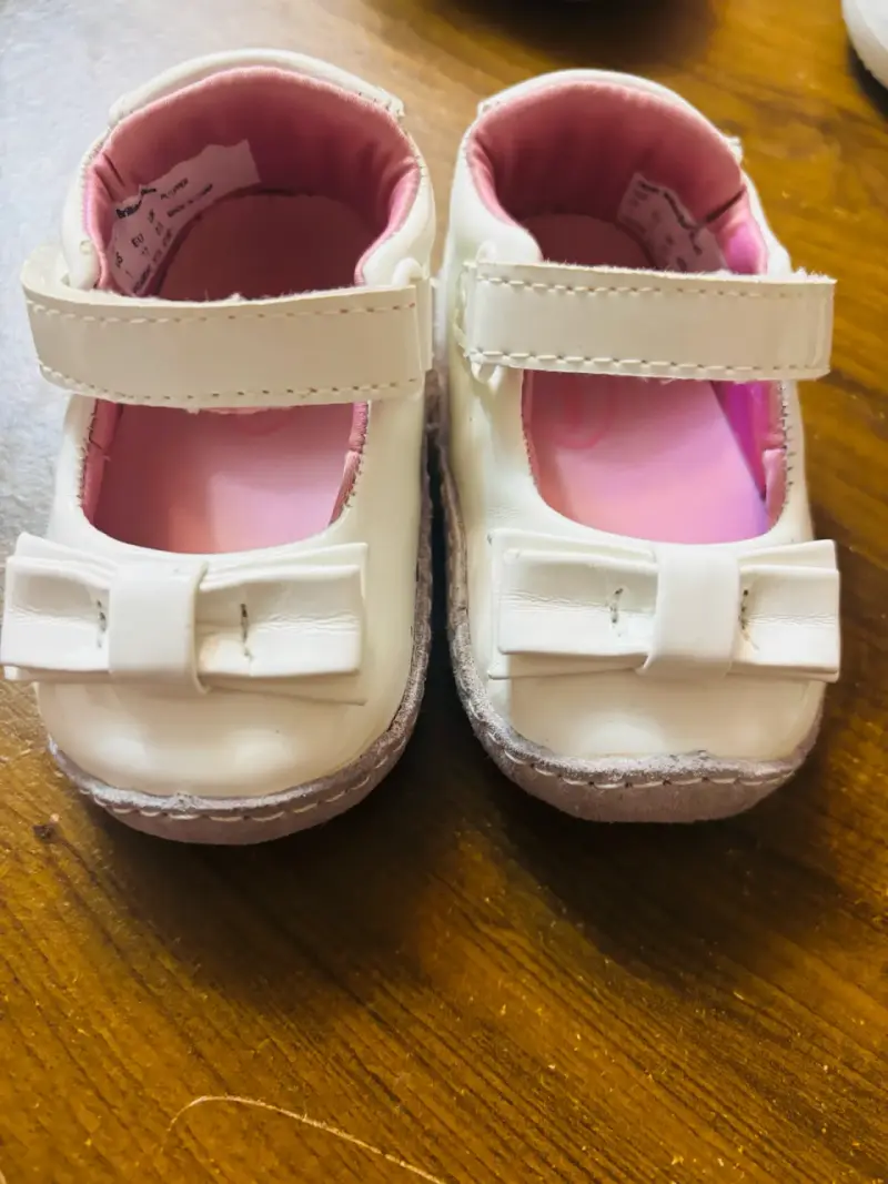 Zapatos de bebé variados con diseño y color - 1