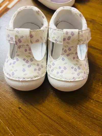 Zapatos de bebé variados con diseño y color - miniatura 2