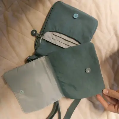 Bolso bandolera verde Kipling compacto - miniatura 2