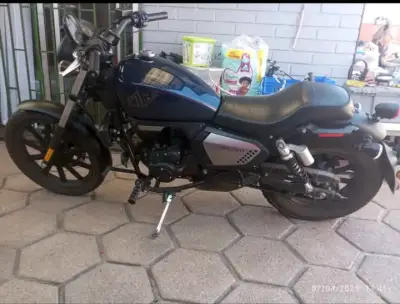 Moto Keeway K-Light 202  en buen estado - miniatura 2