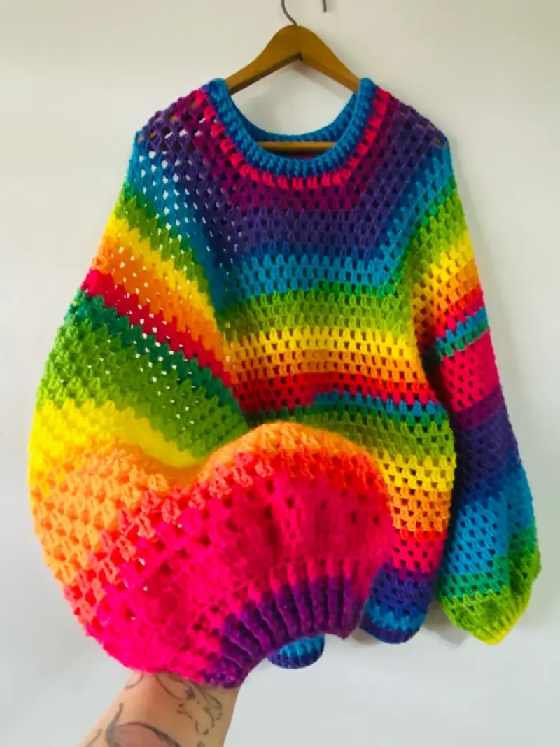 Suéter de crochet arcoíris colorido - 1