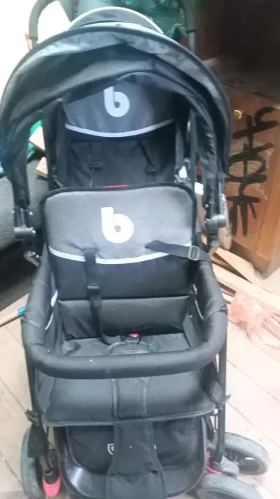 Coche doble para bebé negro con capota - miniatura 2