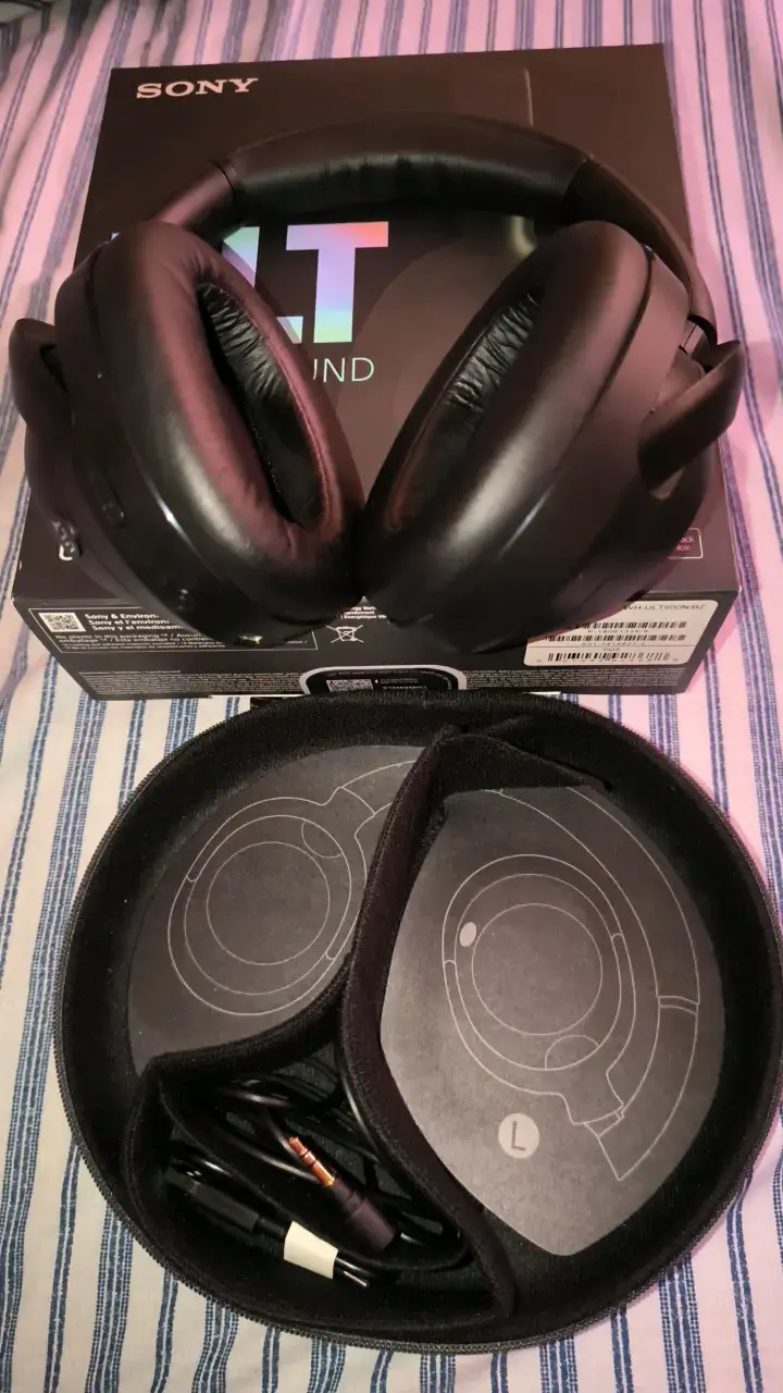 Auriculares Sony ULT Power Sound con Estuche - 2