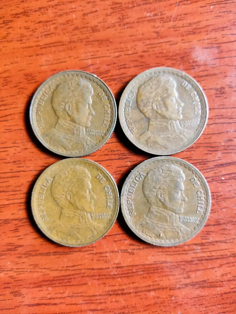 Monedas antiguas de 1 peso chileno (1942-1945) - 1