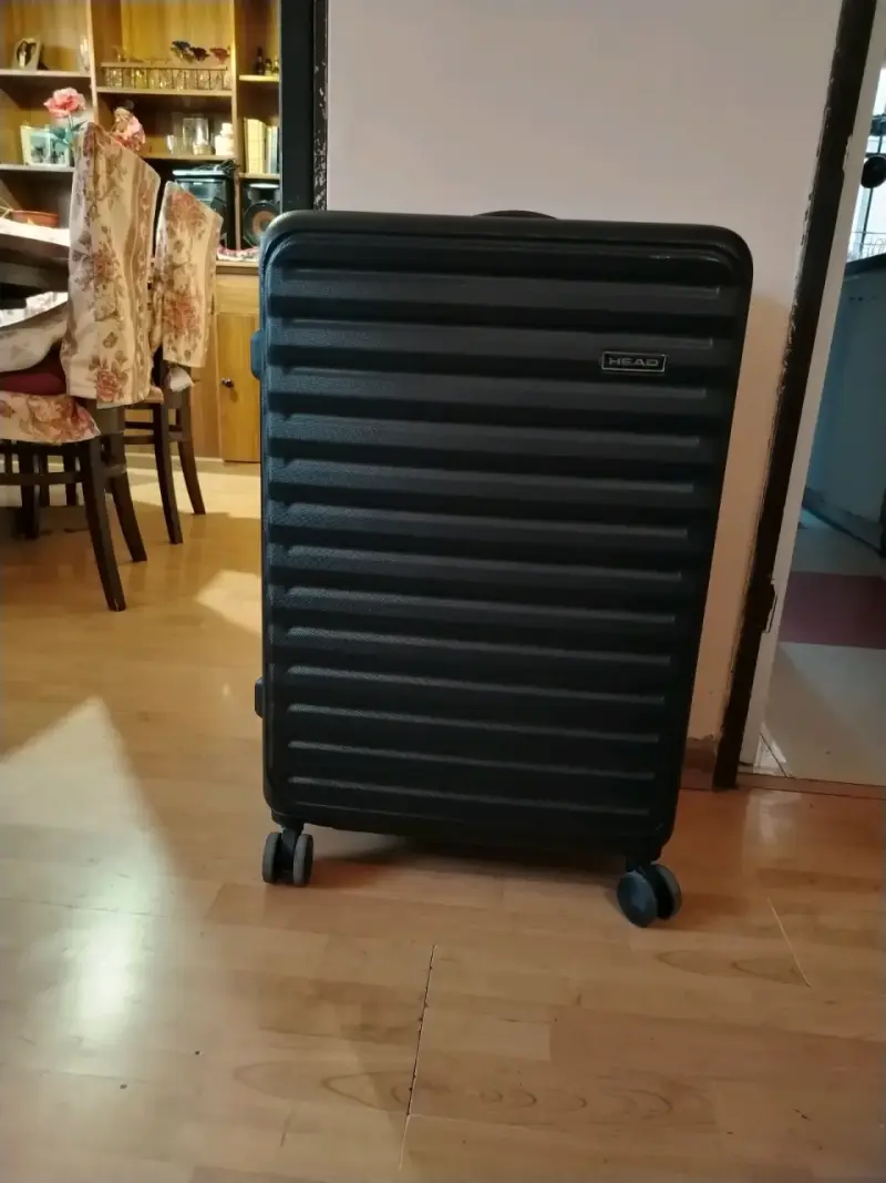 Maleta de viaje grande negra con ruedas giratorias - 1