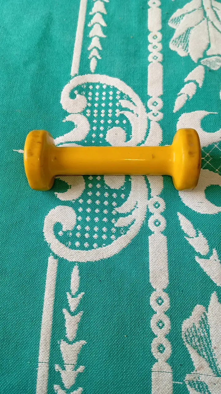 Mancuerna amarilla de 0.5 kg para ejercicio - 3