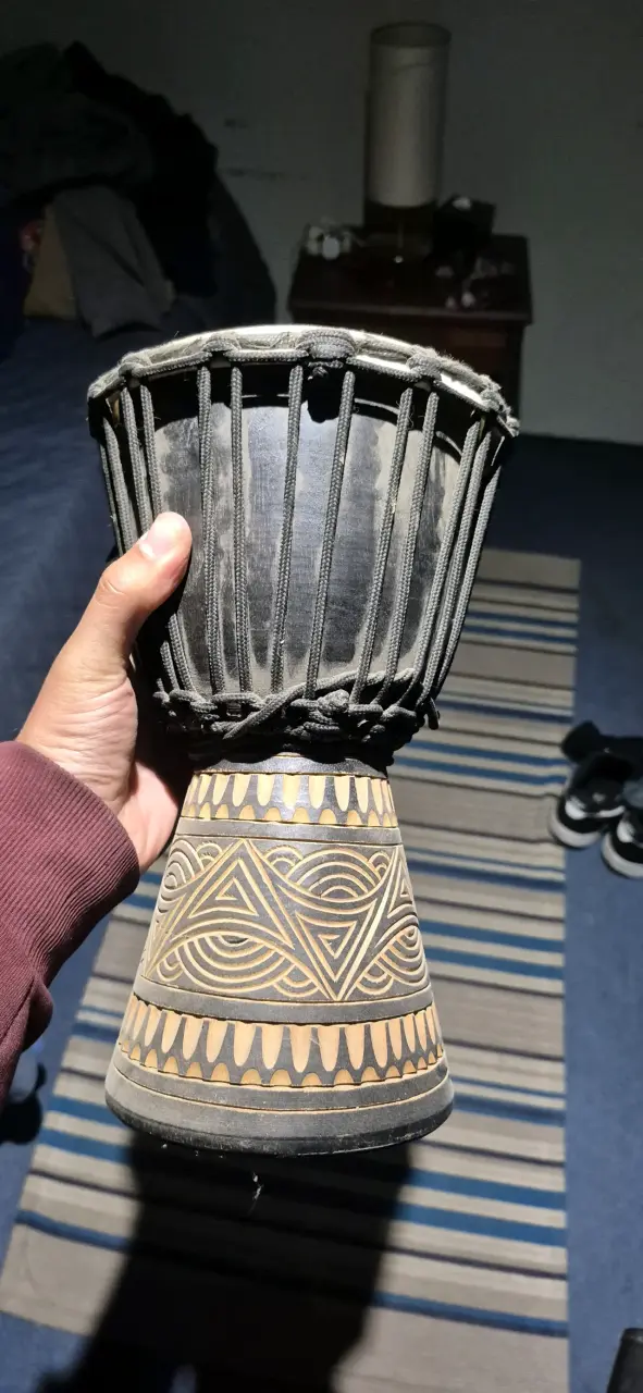 Tambor djembe africano artesanal