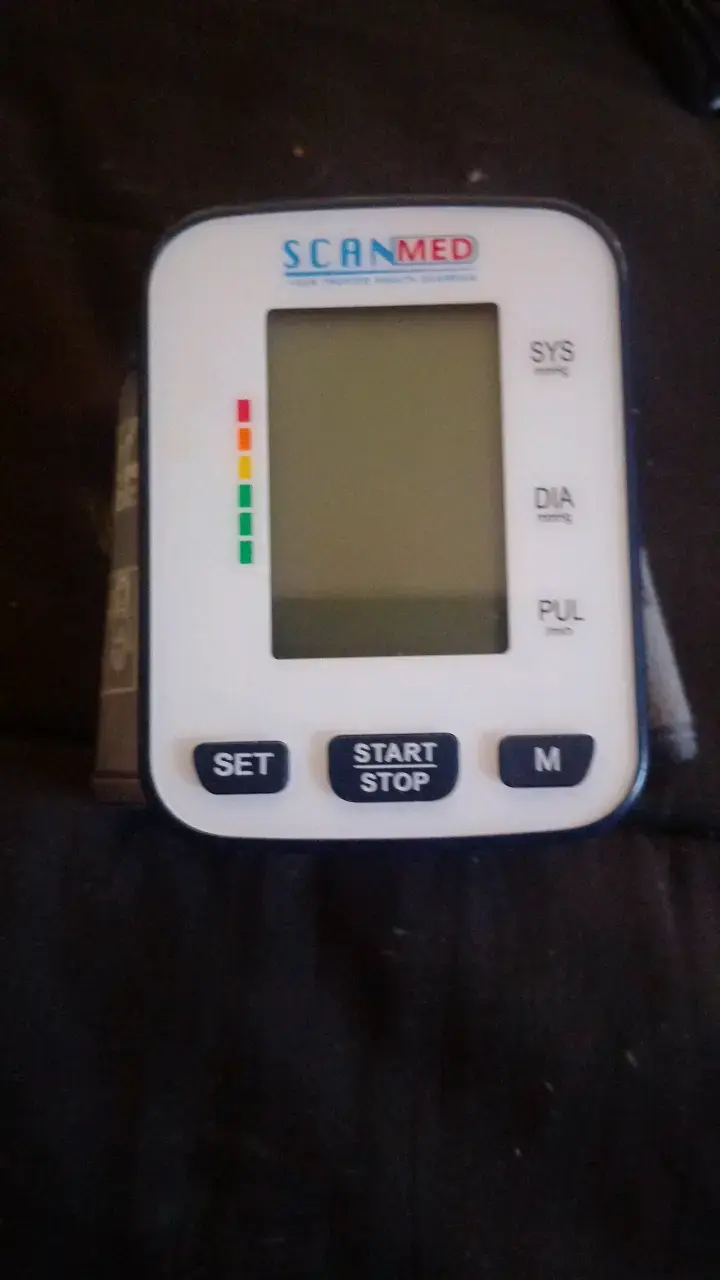 Tensiómetro digital ScanMed con brazalete - 1