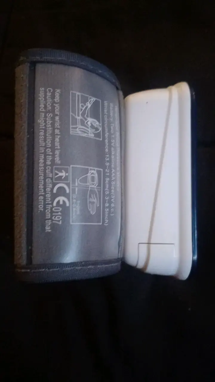 Tensiómetro digital ScanMed con brazalete - 2