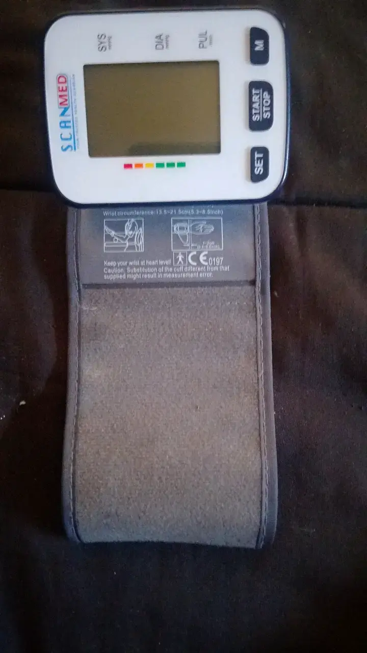Tensiómetro digital ScanMed con brazalete - 4