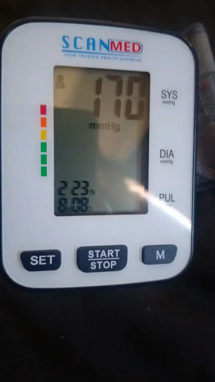 Tensiómetro digital ScanMed con brazalete - 5