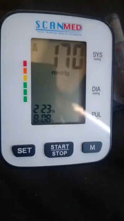 Tensiómetro digital ScanMed con brazalete - miniatura 5