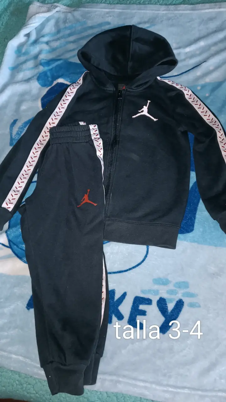 Conjunto deportivo infantil Jordan rojo y negro - 2