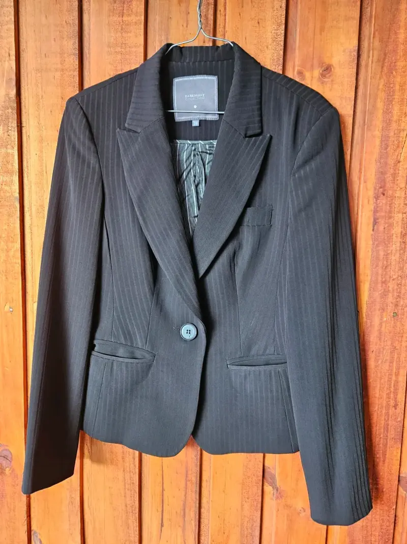 Traje de mujer a rayas formal - 1