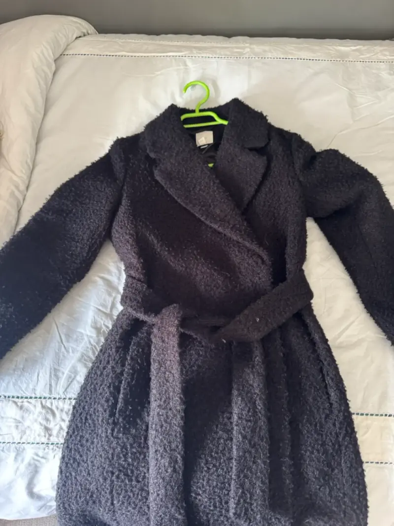 Abrigo negro de lana con cinturón H&M - 1