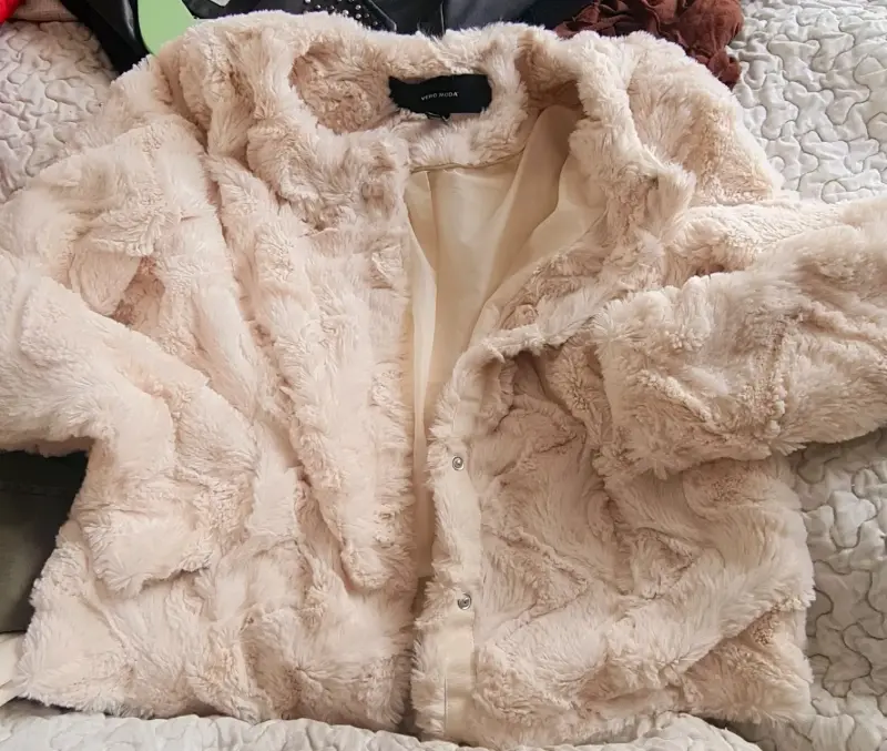 Chaqueta de piel sintética beige Vero Moda
