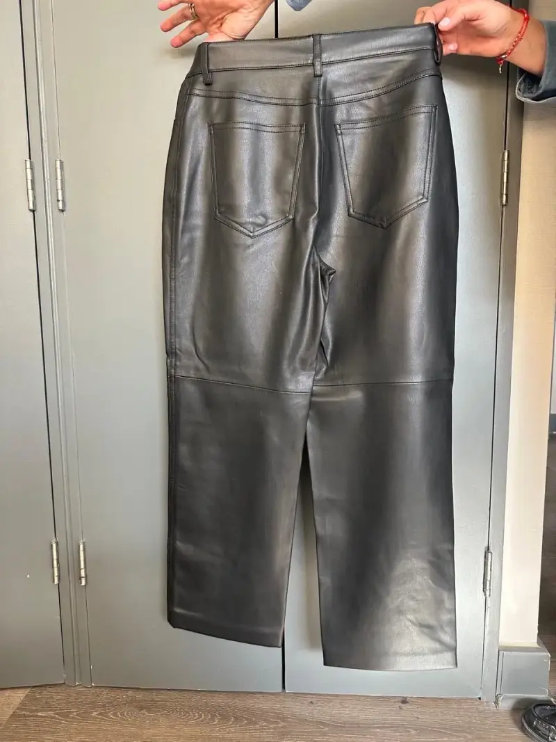 Pantalones de cuero sintético negros MNG - 3