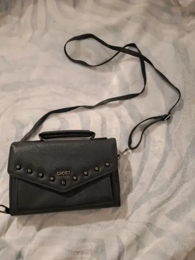 Cartera negra de cuero con tachas Ghost - miniatura 1