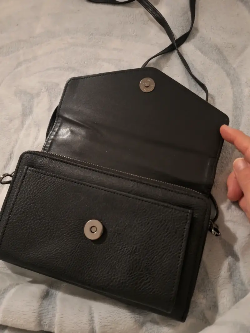 Cartera negra de cuero con tachas Ghost - 2