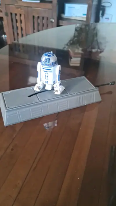 Figura de colección R2-D2 con base - miniatura 1