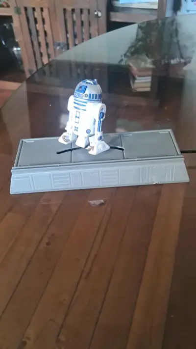 Figura de colección R2-D2 con base - miniatura 2