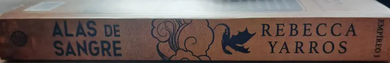 Libro 'Alas de Sangre' de Rebecca Yarros - 3