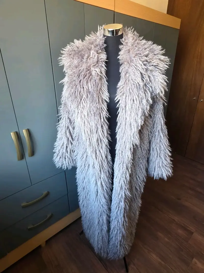 Abrigo de piel sintética gris Zara elegante