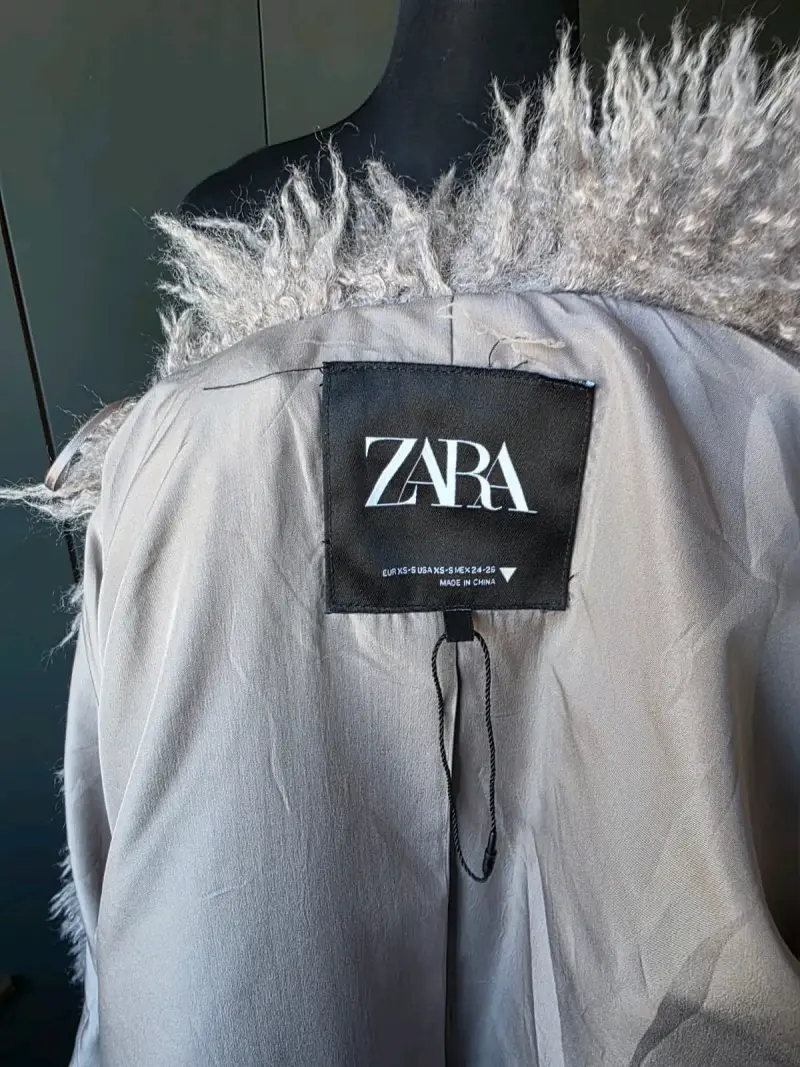 Abrigo de piel sintética gris Zara elegante - 2