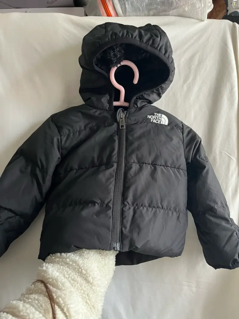 Chaqueta de bebé The North Face negra con capucha - 1