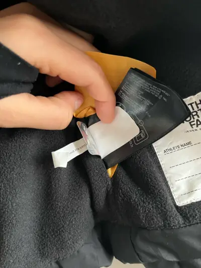 Chaqueta de bebé The North Face negra con capucha - miniatura 6