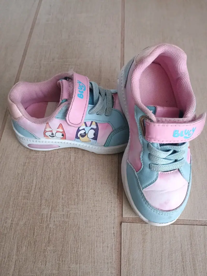 Zapatillas infantiles Bluey rosadas y celestes - 1
