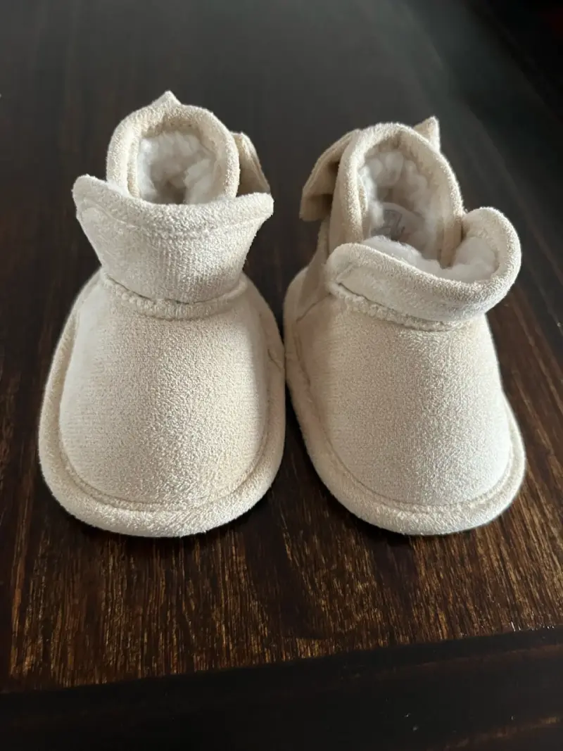 Botines de bebé beige con forro suave - 1