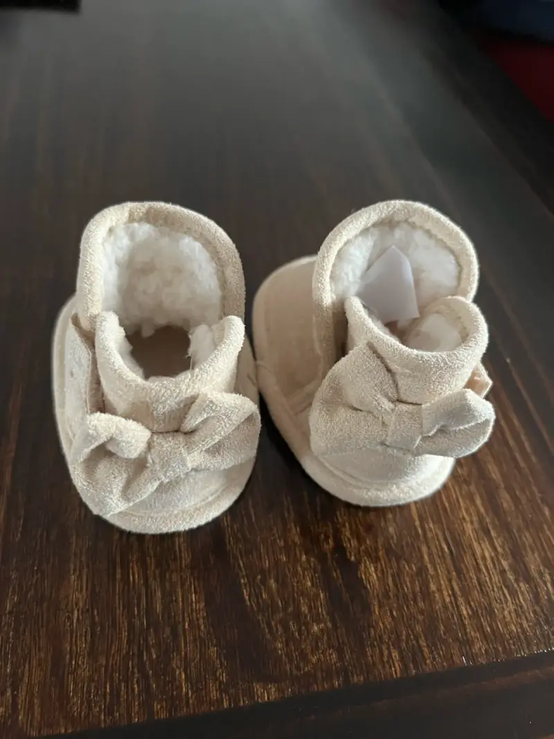 Botines de bebé beige con forro suave - 2