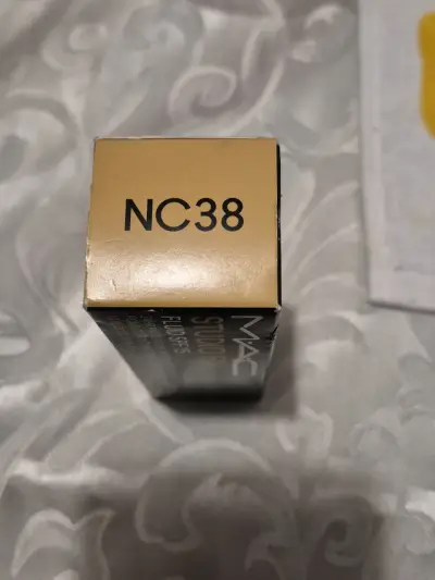 Base de maquillaje MAC Studio Fix NC38 - miniatura 2