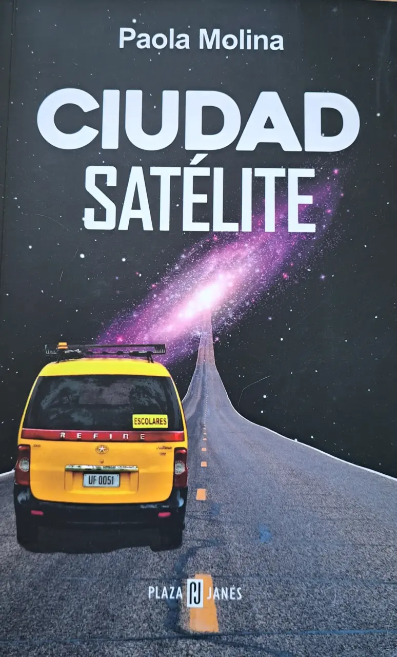 Libro Ciudad Satélite de Paola Molina - 1
