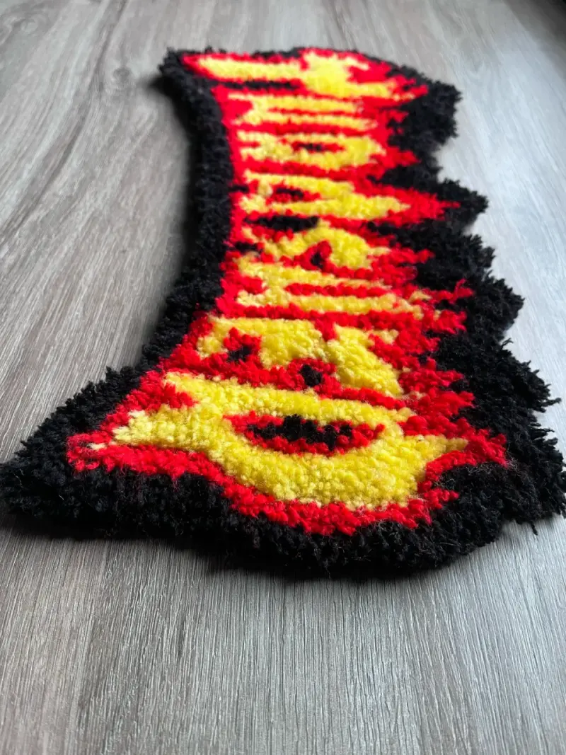 Alfombra de tablado tufting con logo Thrasher - 4