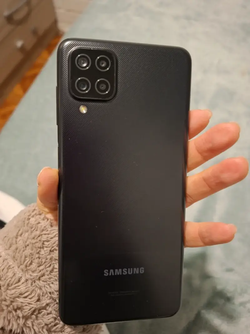 Smartphone Samsung Galaxy A12 en buen estado - 3