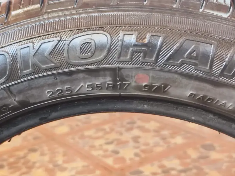 Neumáticos Yokohama 225/55R17 en buen estado - 3