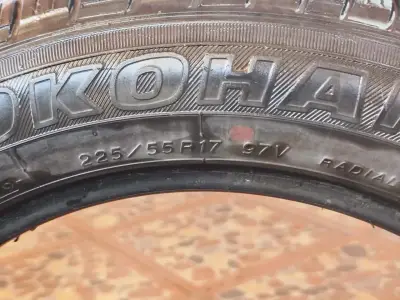 Neumáticos Yokohama 225/55R17 en buen estado - miniatura 3