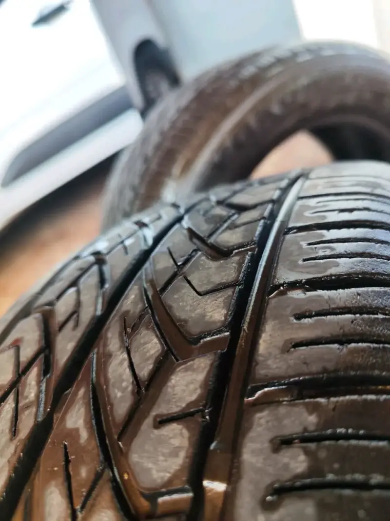 Neumáticos Yokohama 225/55R17 en buen estado - 4