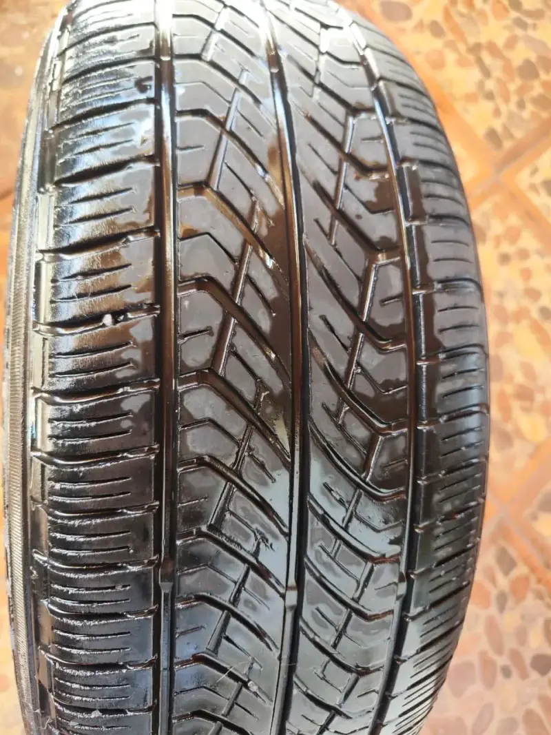 Neumáticos Yokohama 225/55R17 en buen estado - 5