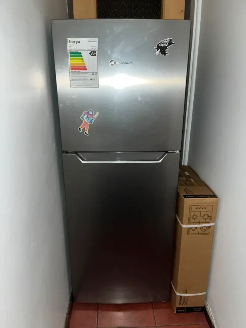 Refrigerador Mademsa de 2 puertas en buen estado - 1