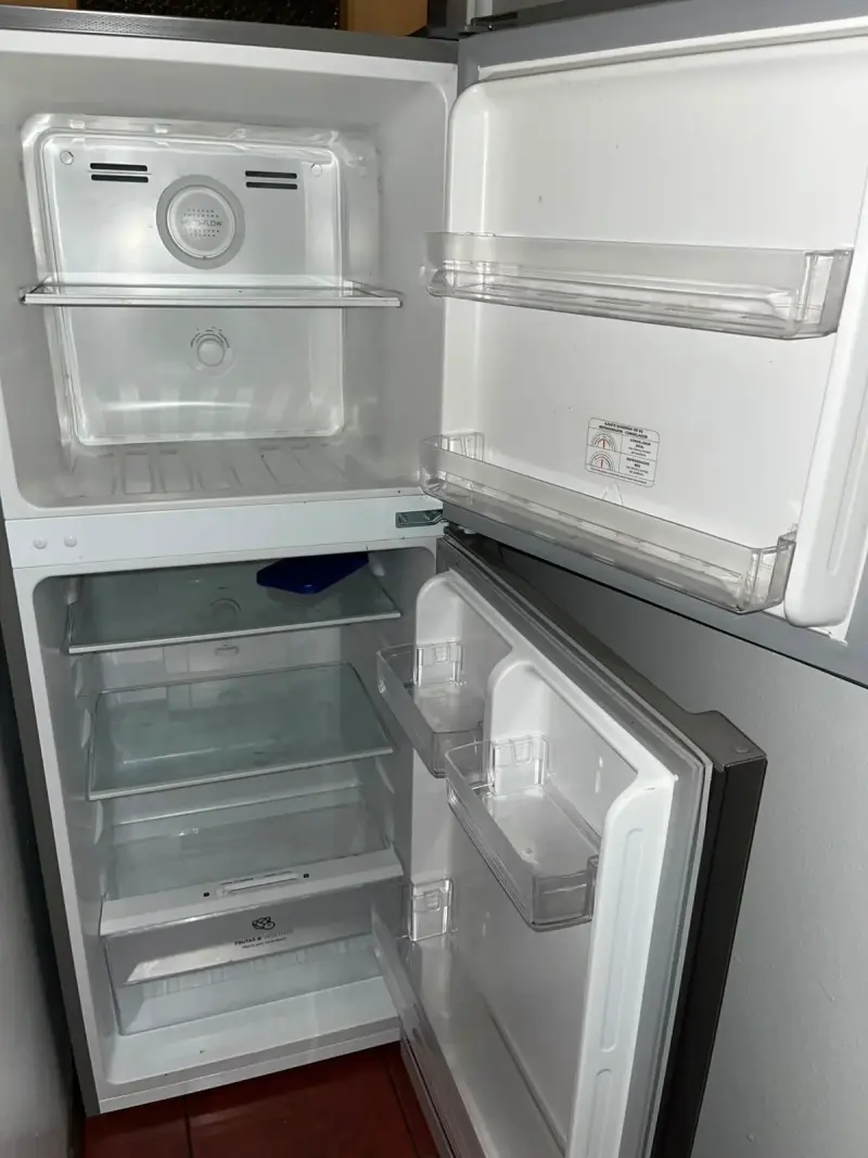 Refrigerador Mademsa de 2 puertas en buen estado - 3