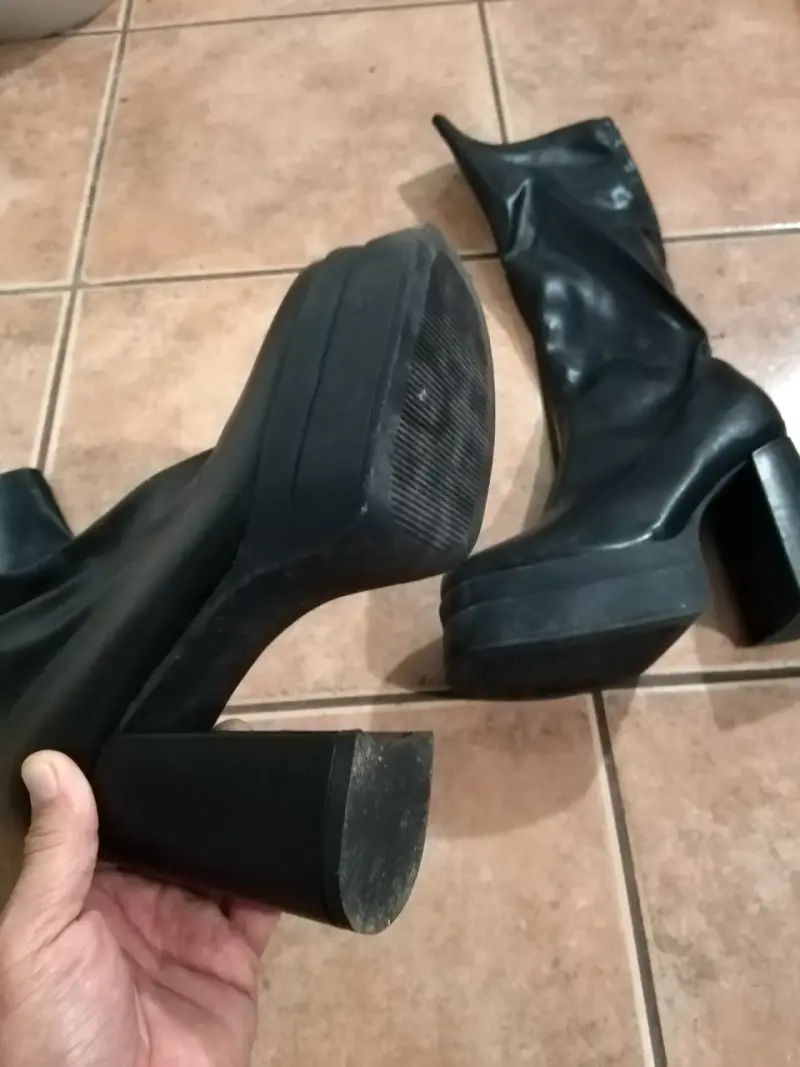 Botas negras de plataforma con tacón alto - 3