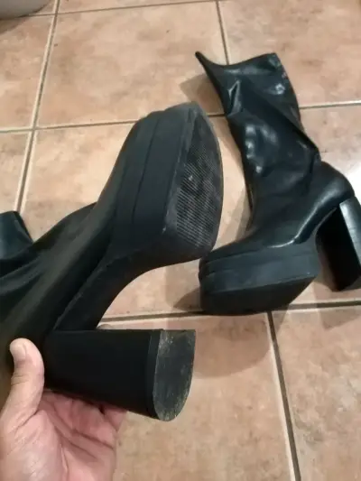 Botas negras de plataforma con tacón alto - miniatura 3