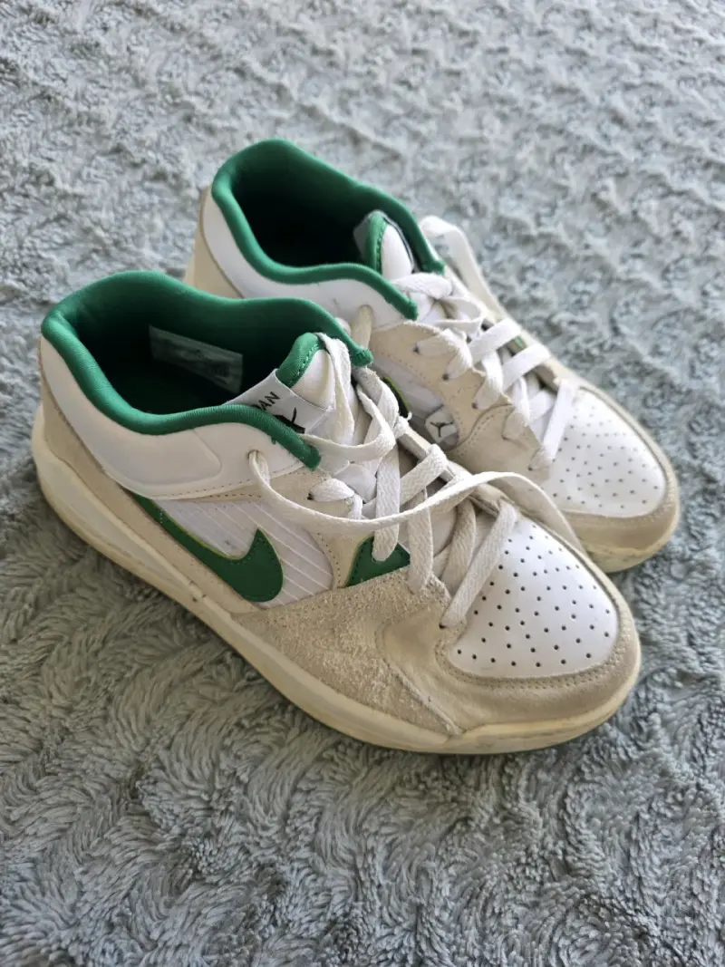 Zapatillas Nike Air Jordan blancas y verdes - 1