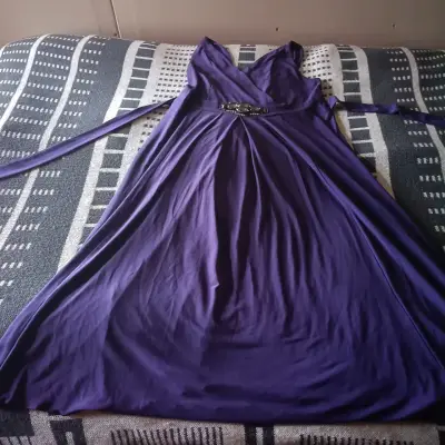 Vestido largo morado con detalle en la cintura - miniatura 1