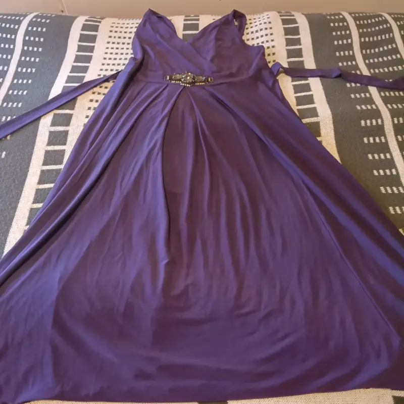Vestido largo morado con detalle en la cintura - 2